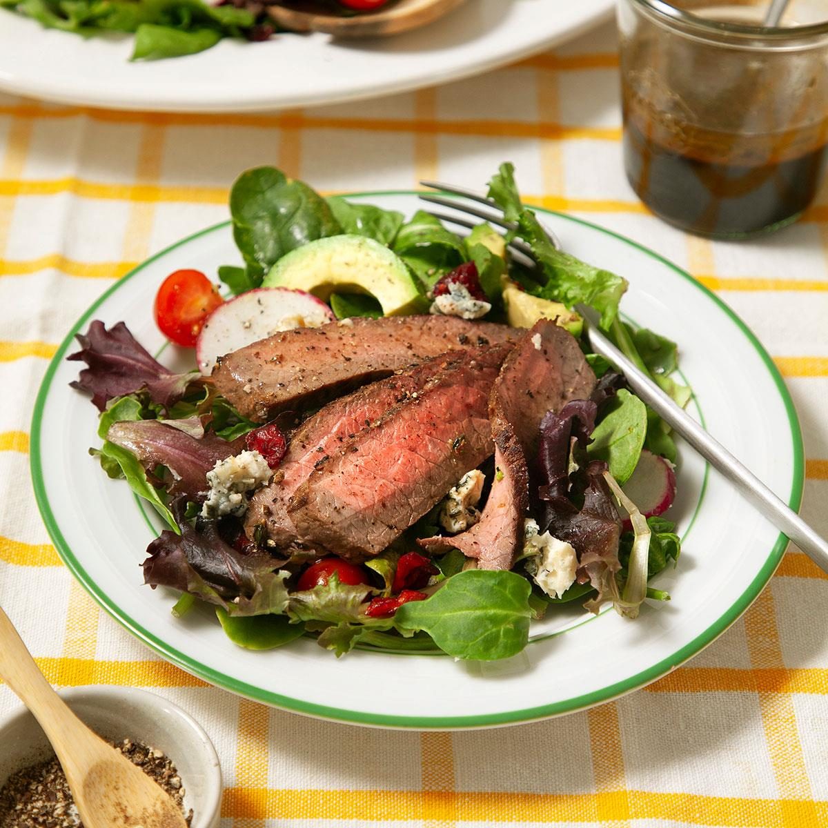 Quick Balsamic Steak Salad: High-Protein, Flavorful Weeknight Meal